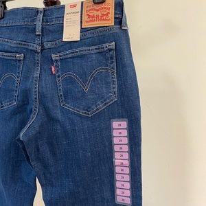 Womens Levis Boyfriend Mid Rise Tapered Leg Medium Wash Jeans Size 6 W28 X L27